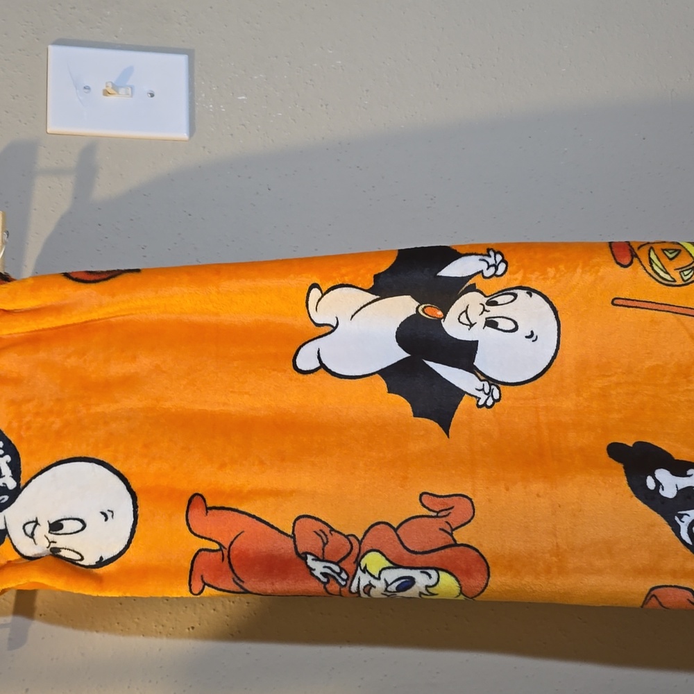 CASPER HALLOWEEN BLANKET NWT - Picture 3 of 3